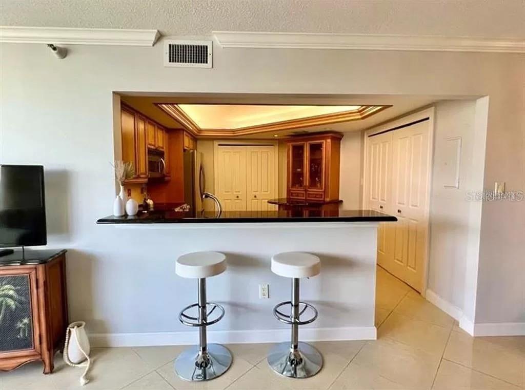 Image 7 of 13 For 690 Island Way 1011