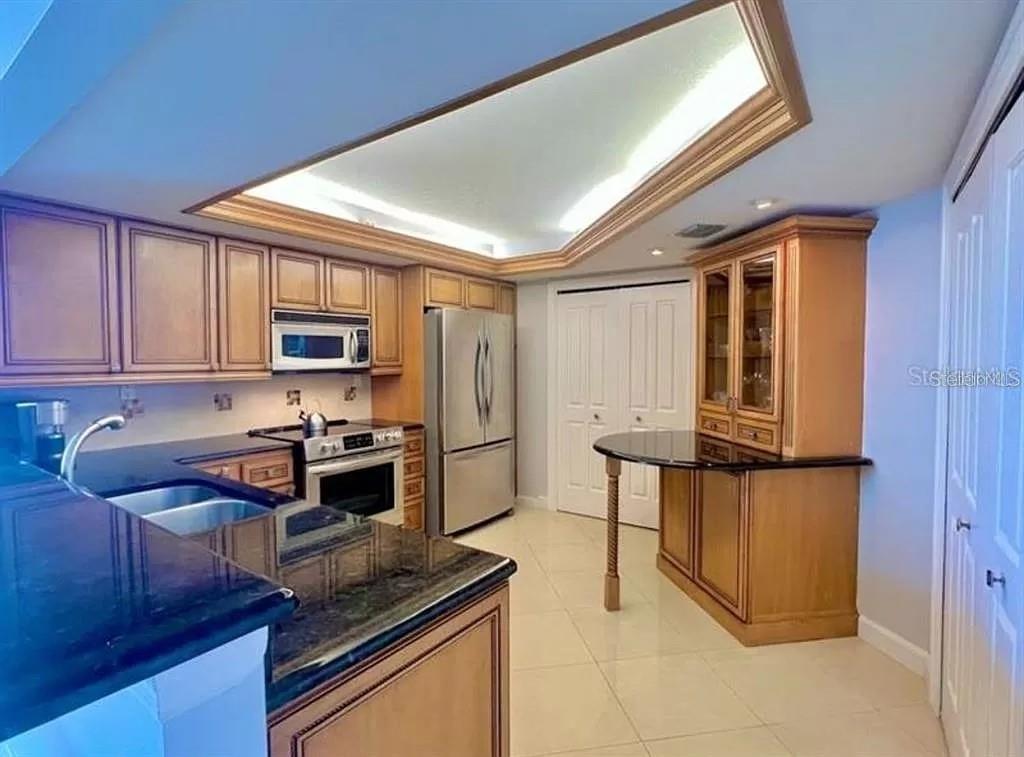 Image 8 of 13 For 690 Island Way 1011