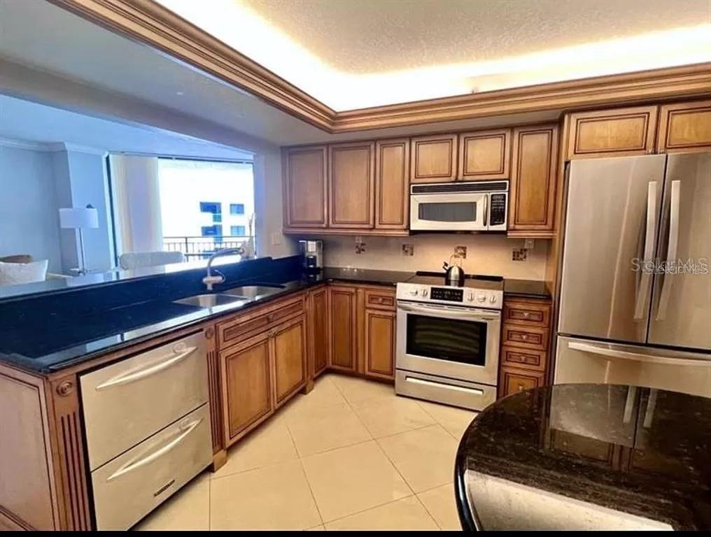 Image 9 of 13 For 690 Island Way 1011