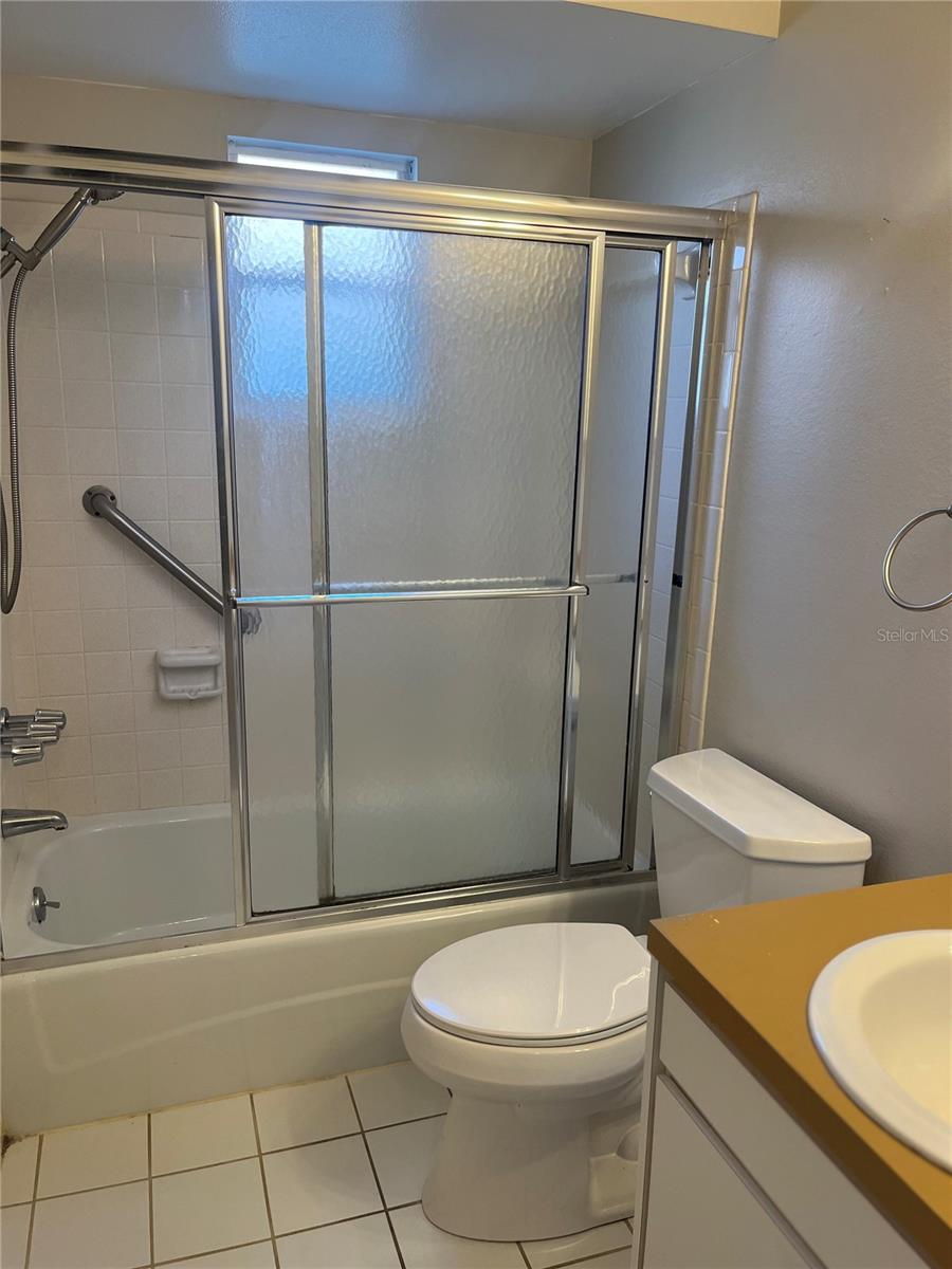 Image 4 of 23 For 623 Park Circle 623