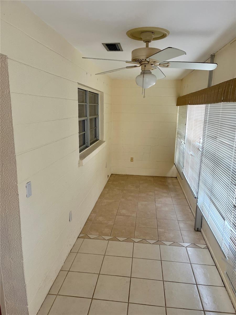 Image 7 of 23 For 623 Park Circle 623