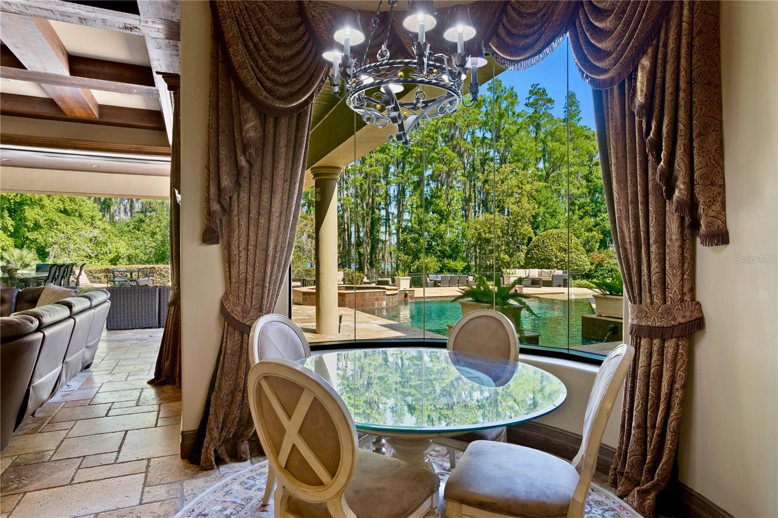 Listing photo id 12 for 1102 Merry Water Drive