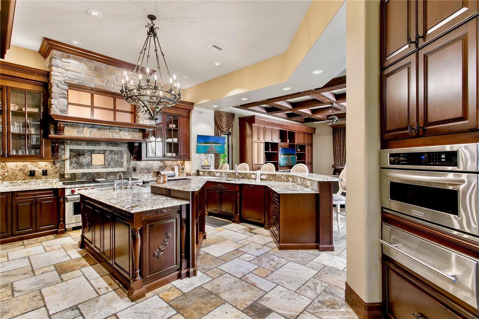Listing photo id 15 for 1102 Merry Water Drive