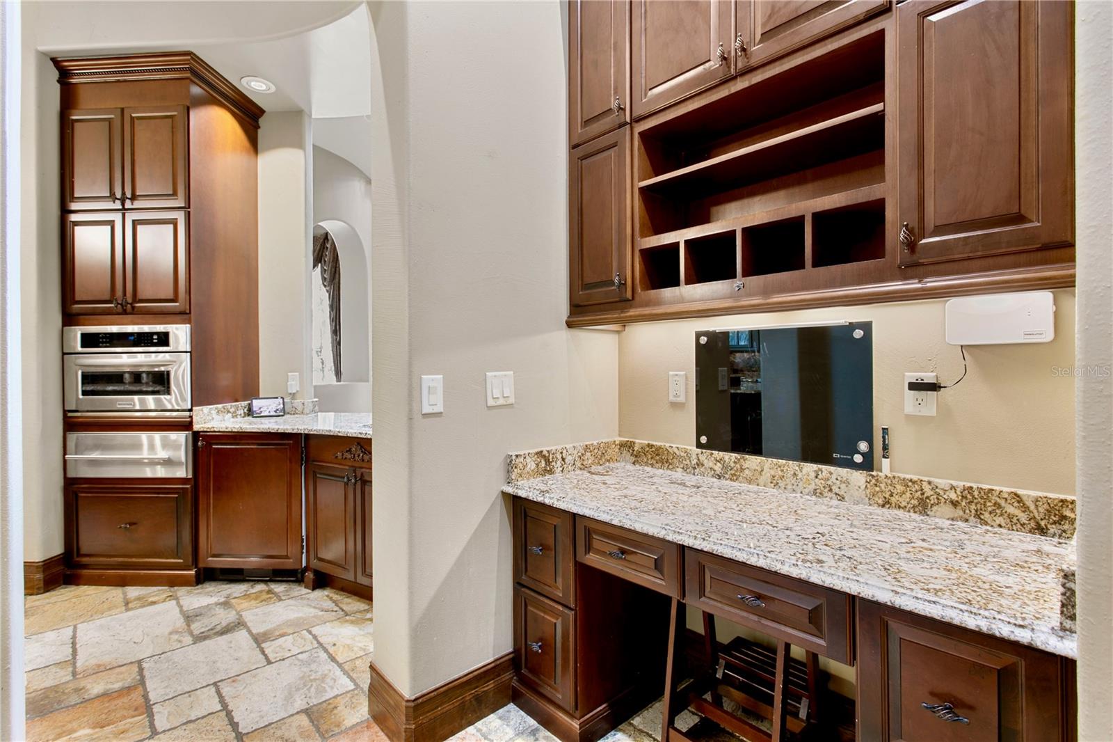 Listing photo id 18 for 1102 Merry Water Drive