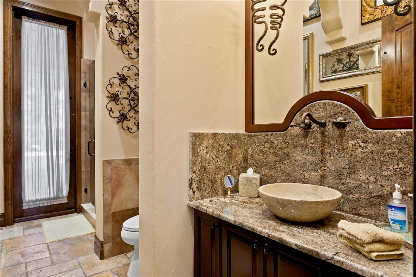 Listing photo id 21 for 1102 Merry Water Drive