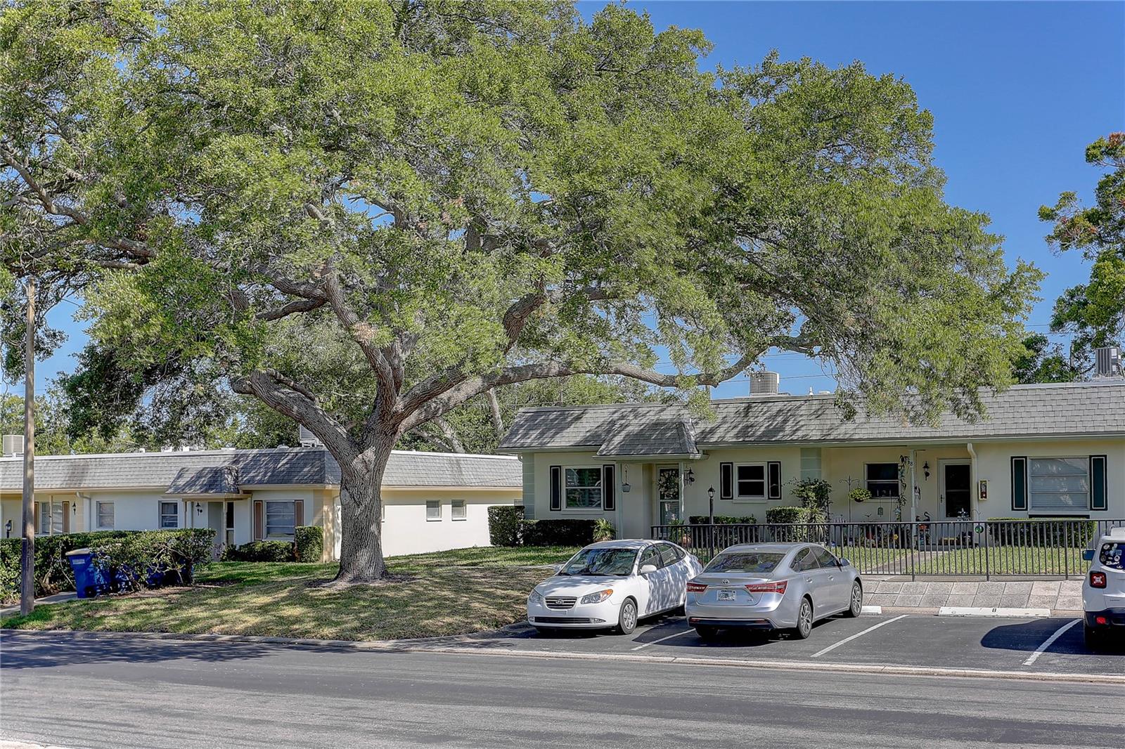 Image 2 of 45 For 1430 Normandy Park Oaks Drive 9