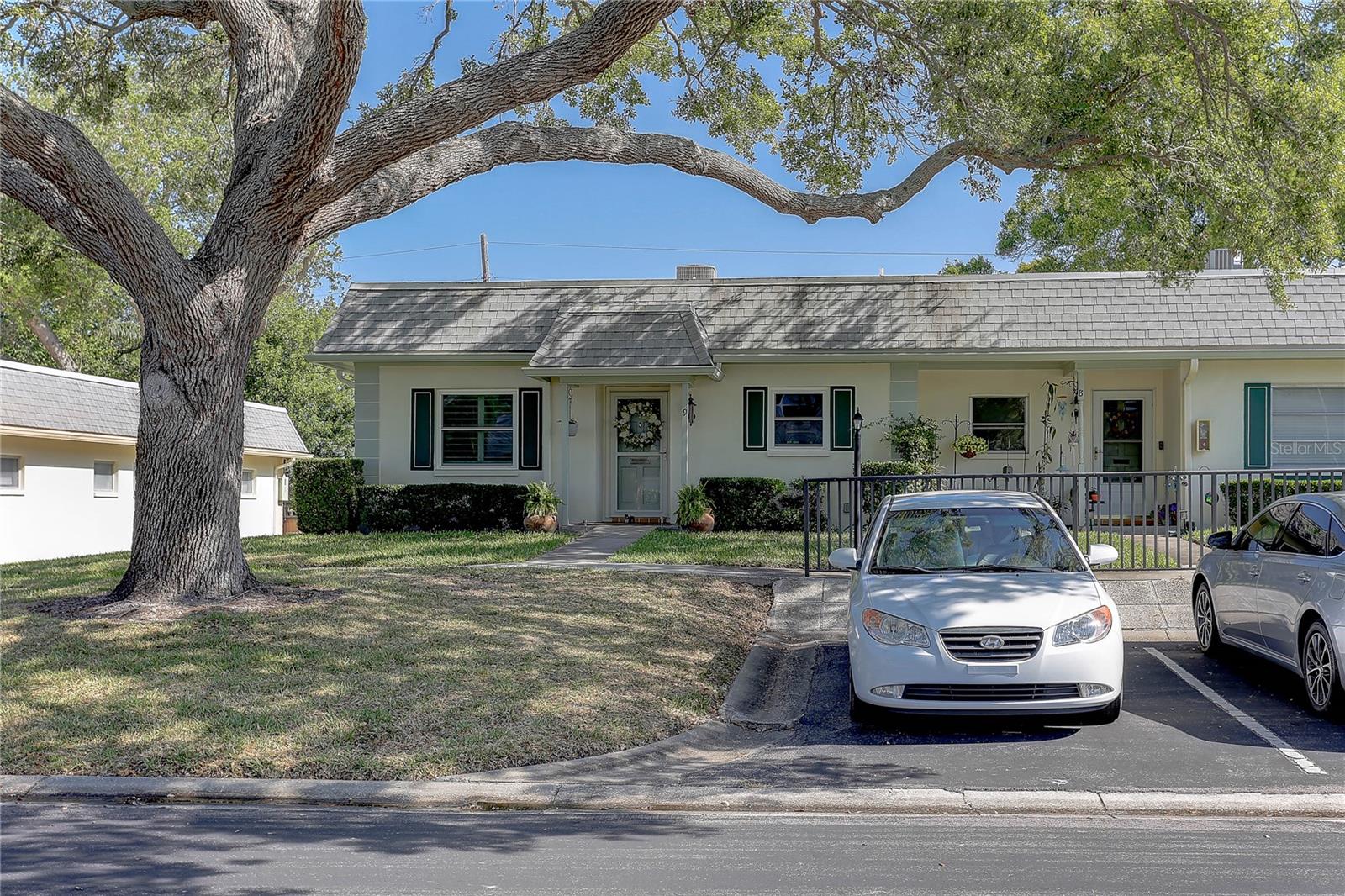 Image 3 of 45 For 1430 Normandy Park Oaks Drive 9