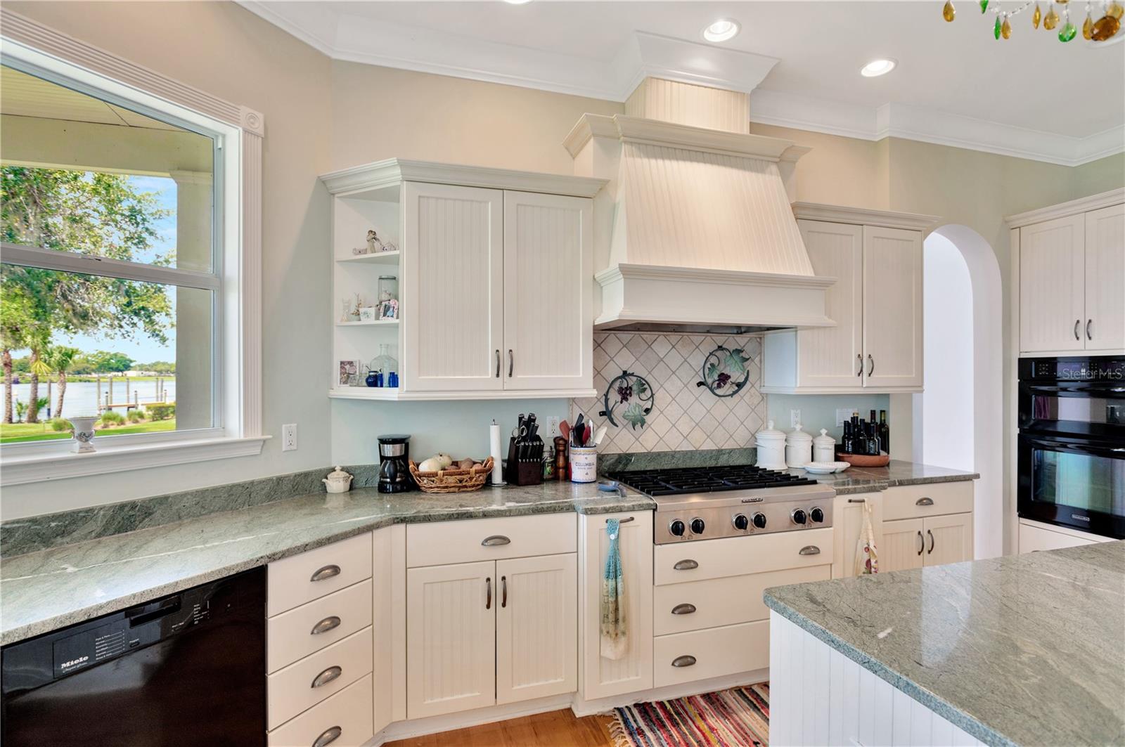 Image 25 of 99 For 16470 Oakview Circle