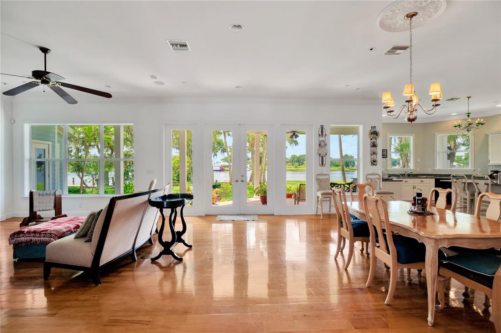 Image 31 of 99 For 16470 Oakview Circle