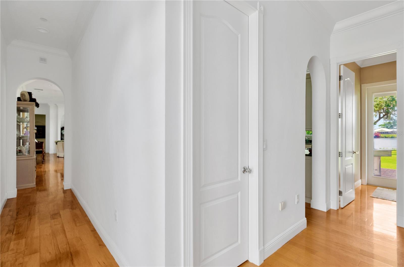 Image 43 of 99 For 16470 Oakview Circle