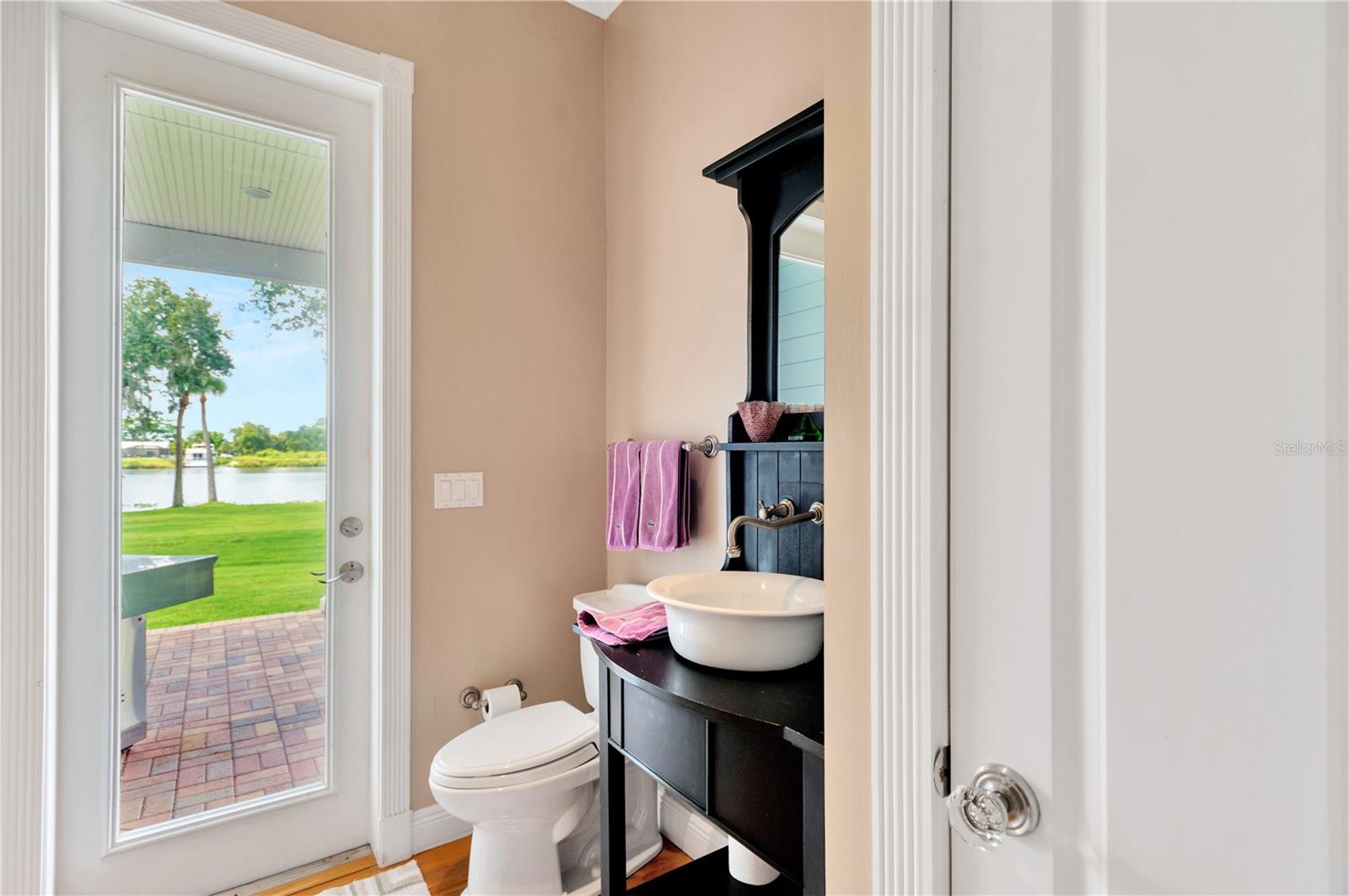 Image 46 of 99 For 16470 Oakview Circle