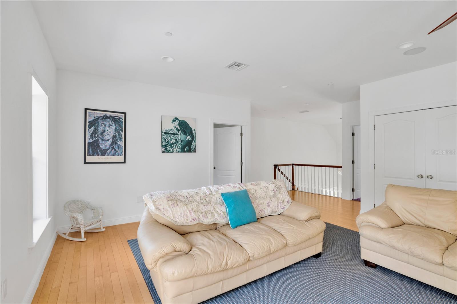 Image 62 of 99 For 16470 Oakview Circle