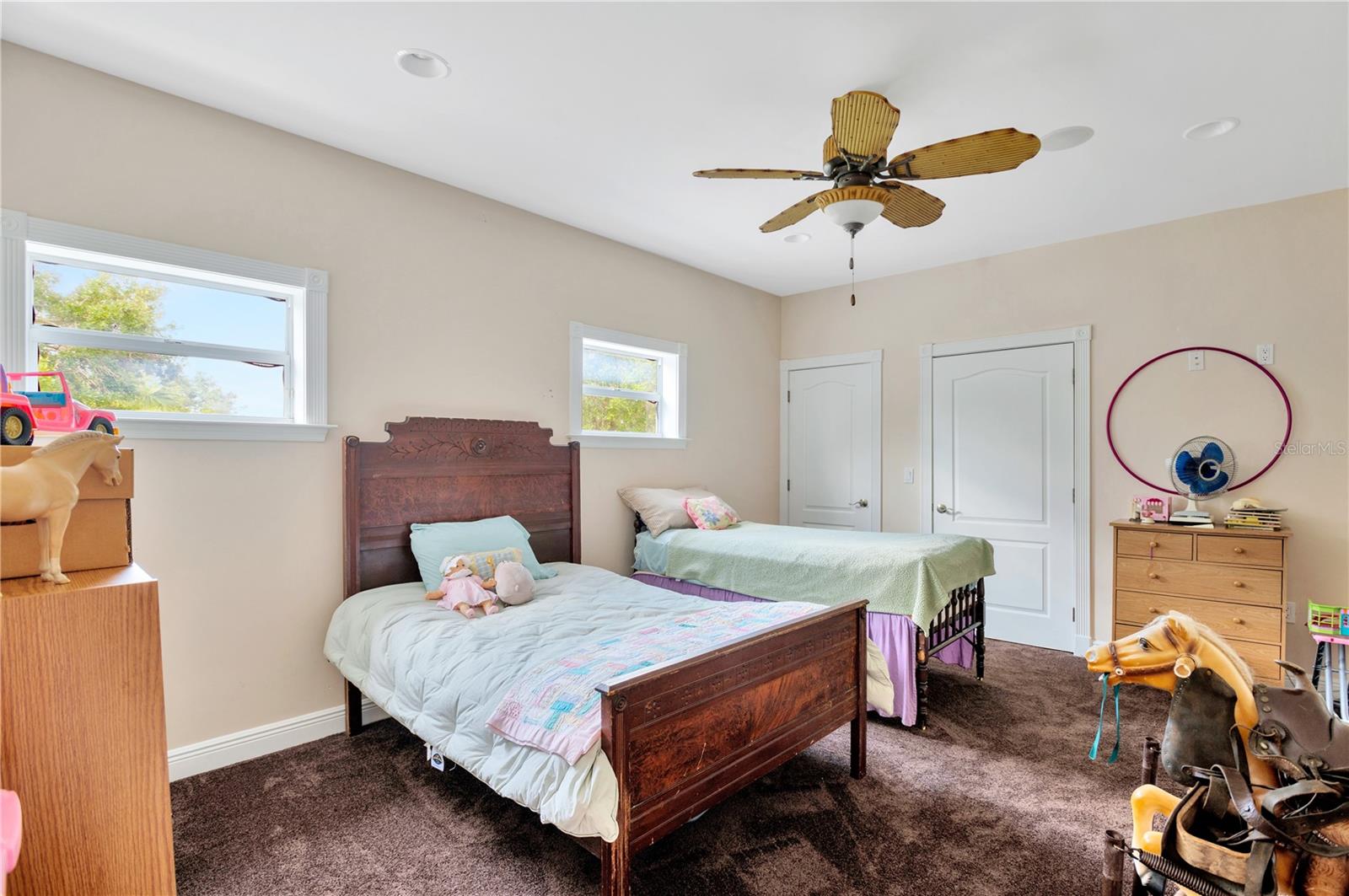 Image 76 of 99 For 16470 Oakview Circle