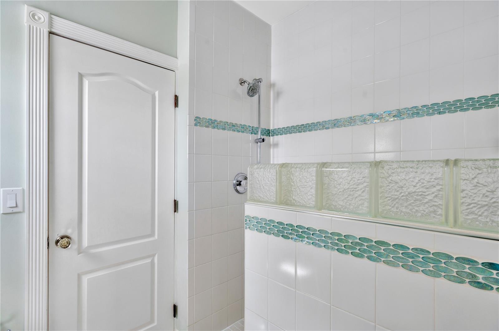 Image 77 of 99 For 16470 Oakview Circle