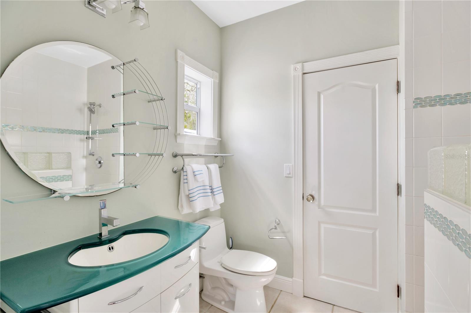 Image 78 of 99 For 16470 Oakview Circle