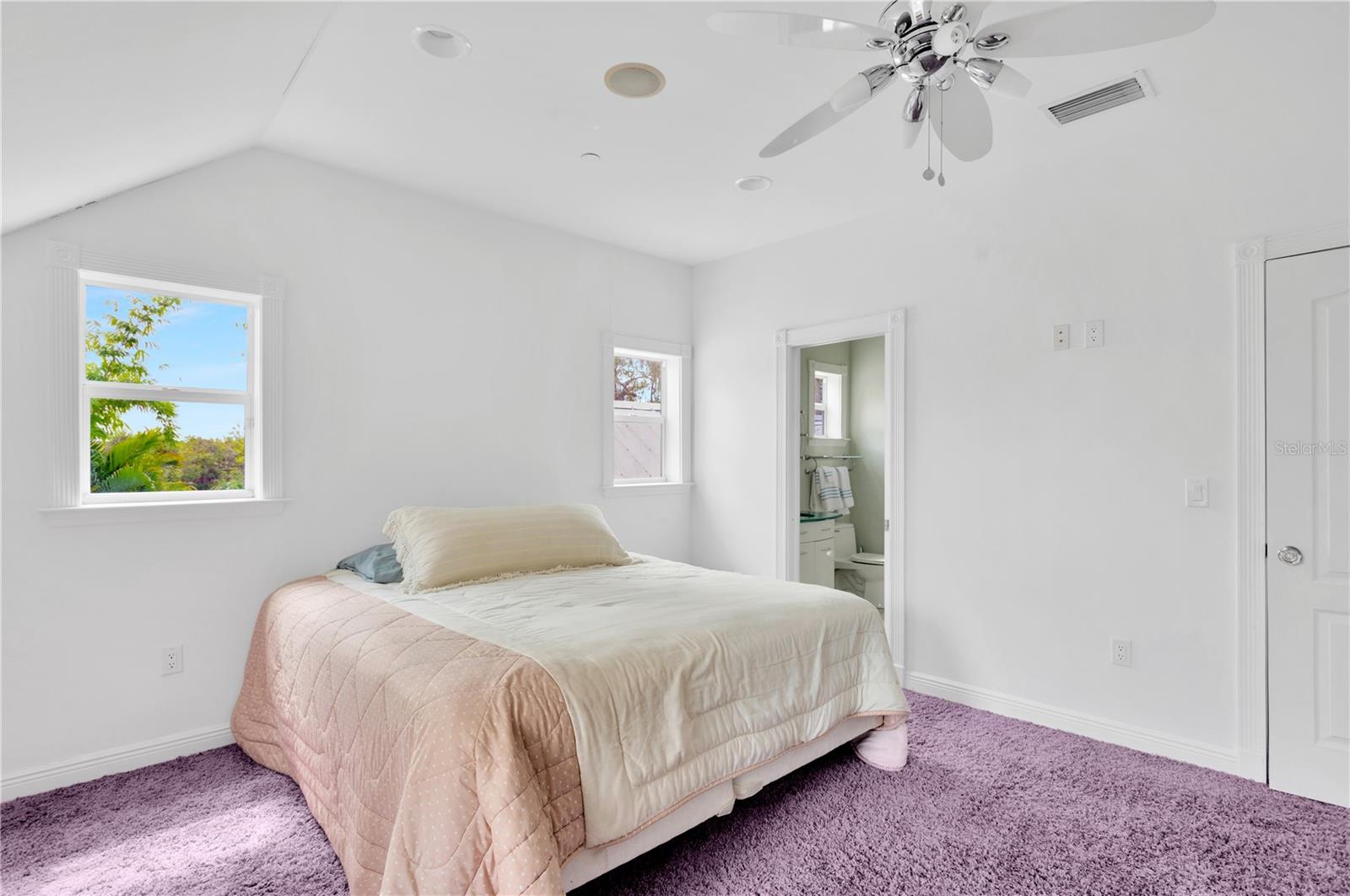 Image 79 of 99 For 16470 Oakview Circle