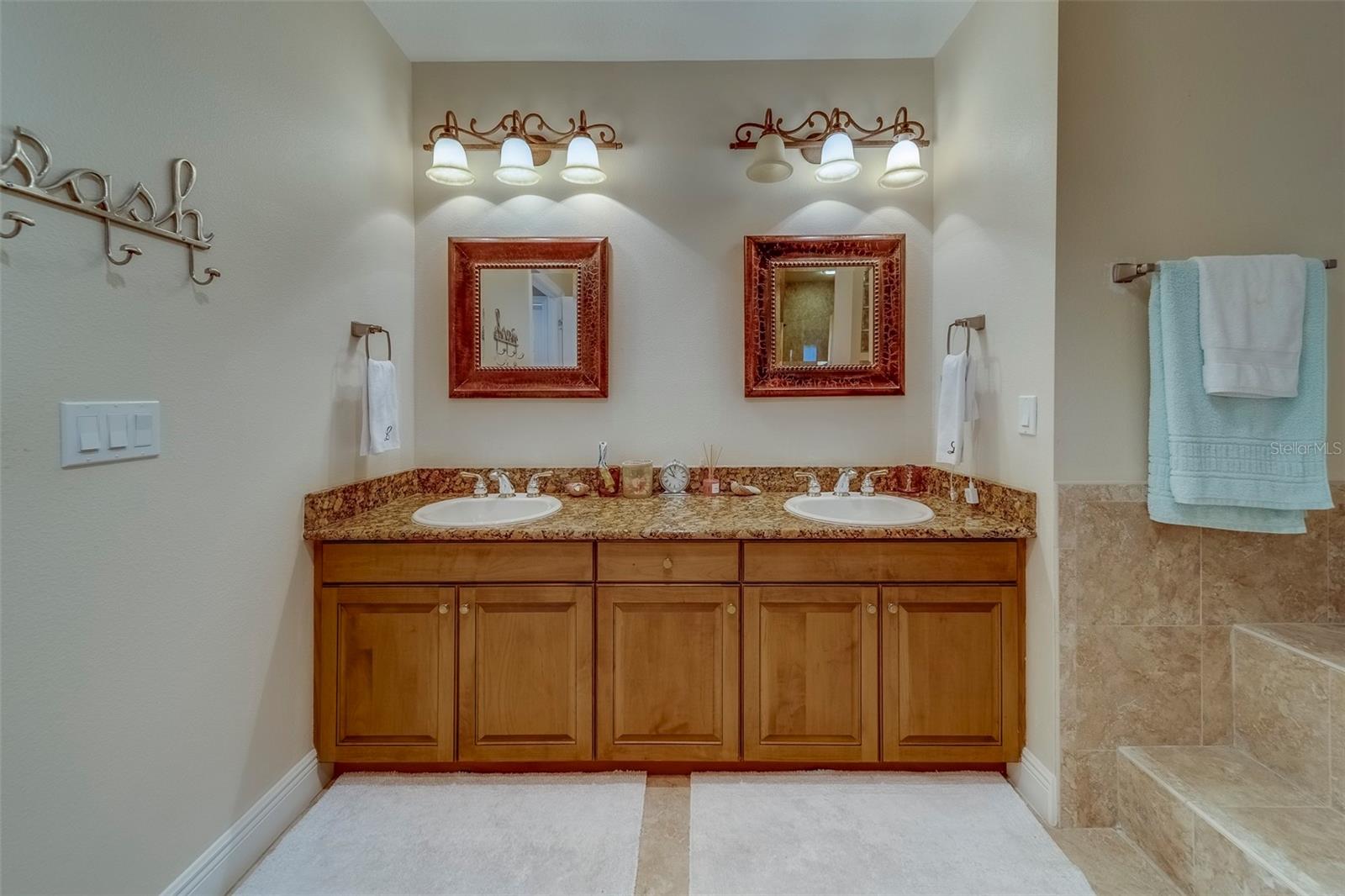 Image 16 of 44 For 17735 Gulf Boulevard 202