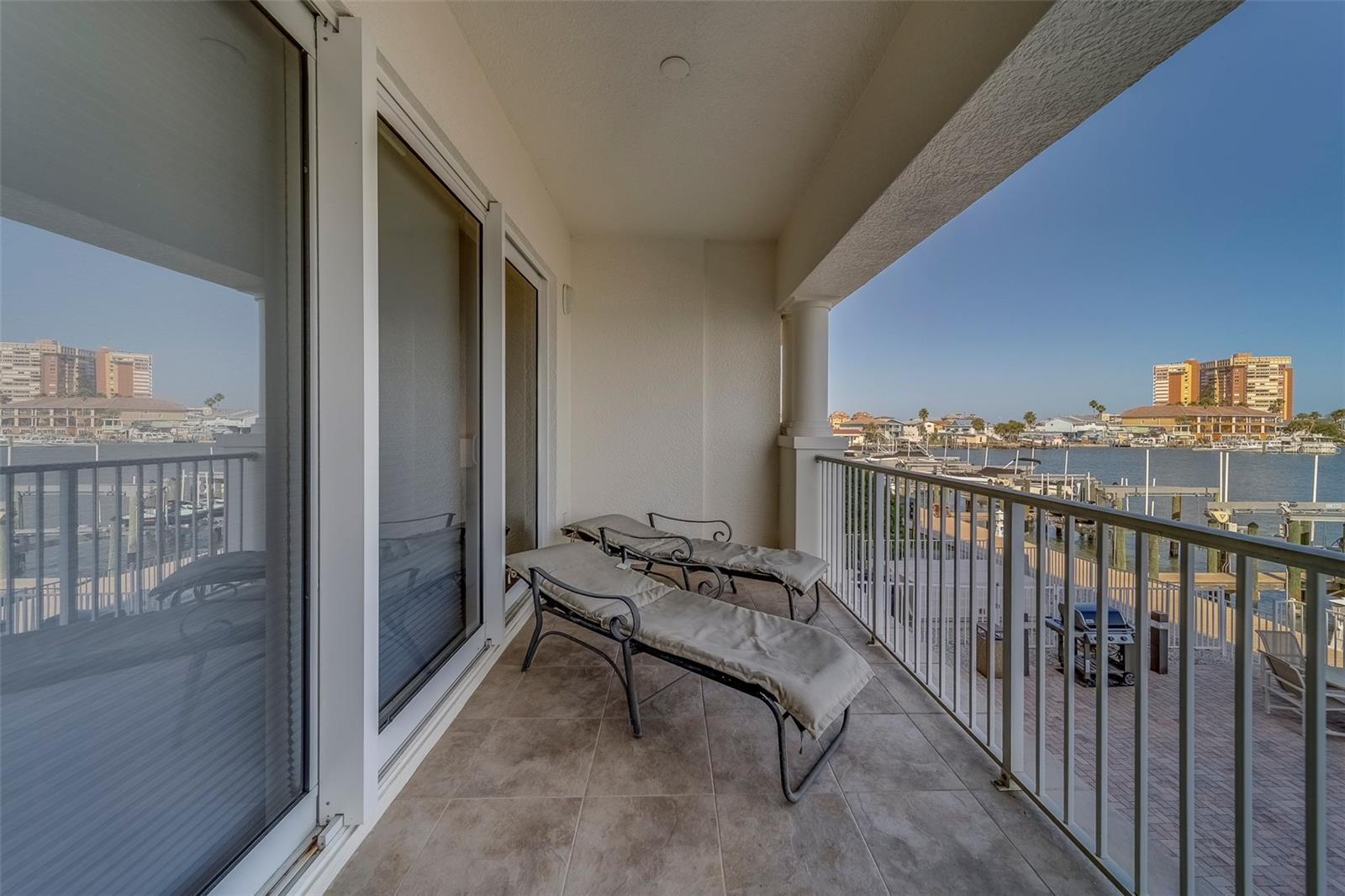 Image 20 of 44 For 17735 Gulf Boulevard 202