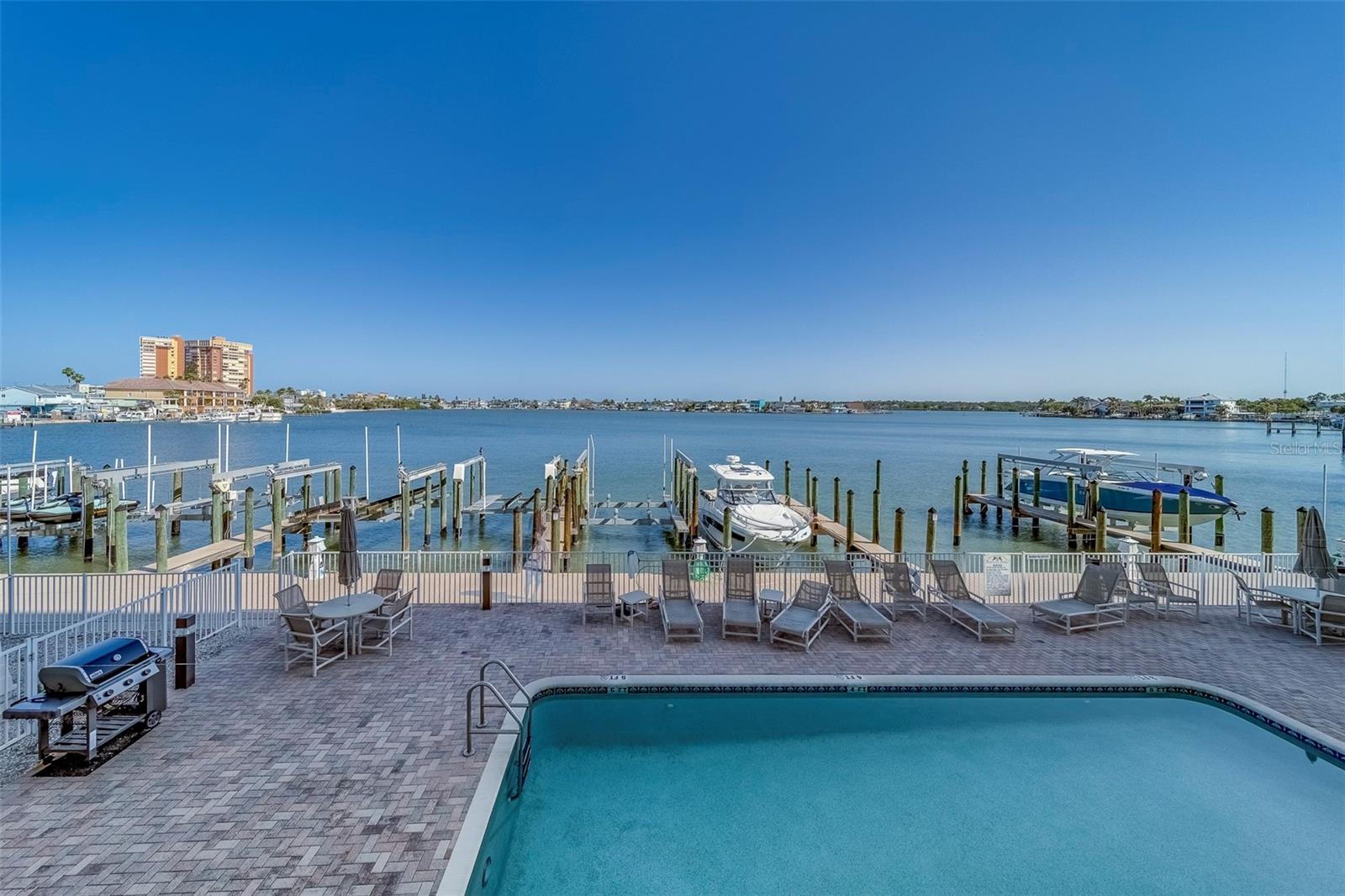 Image 21 of 44 For 17735 Gulf Boulevard 202