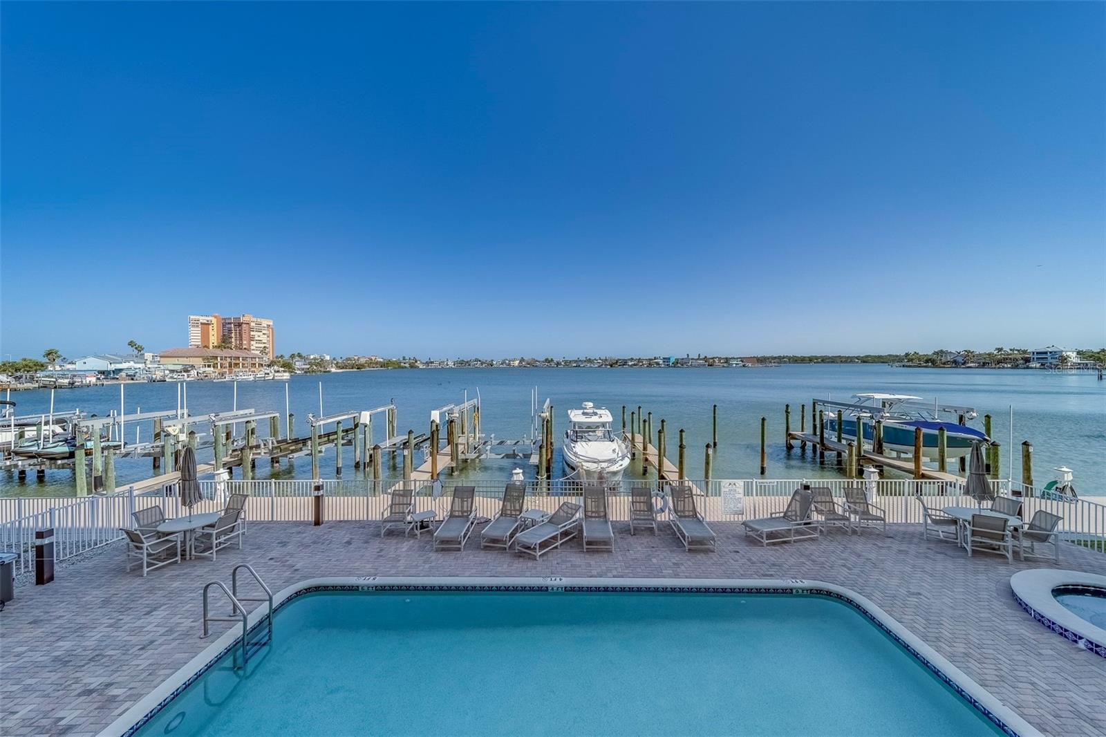 Image 22 of 44 For 17735 Gulf Boulevard 202