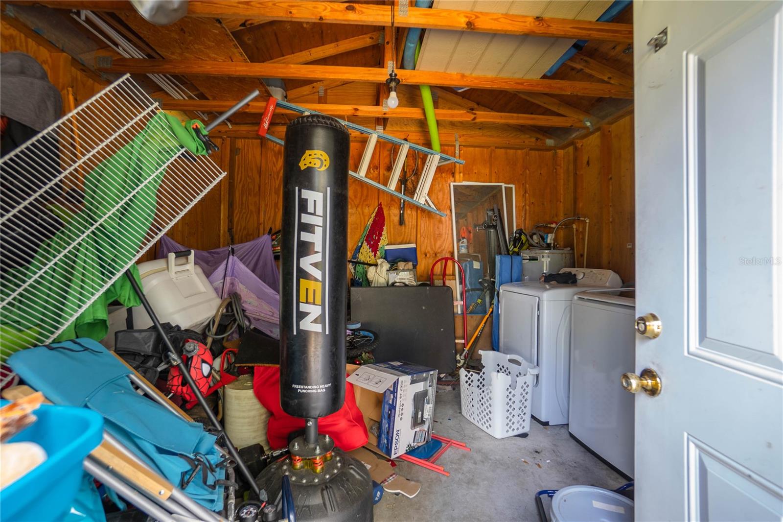 Listing photo id 15 for 20496 Edwards Avenue