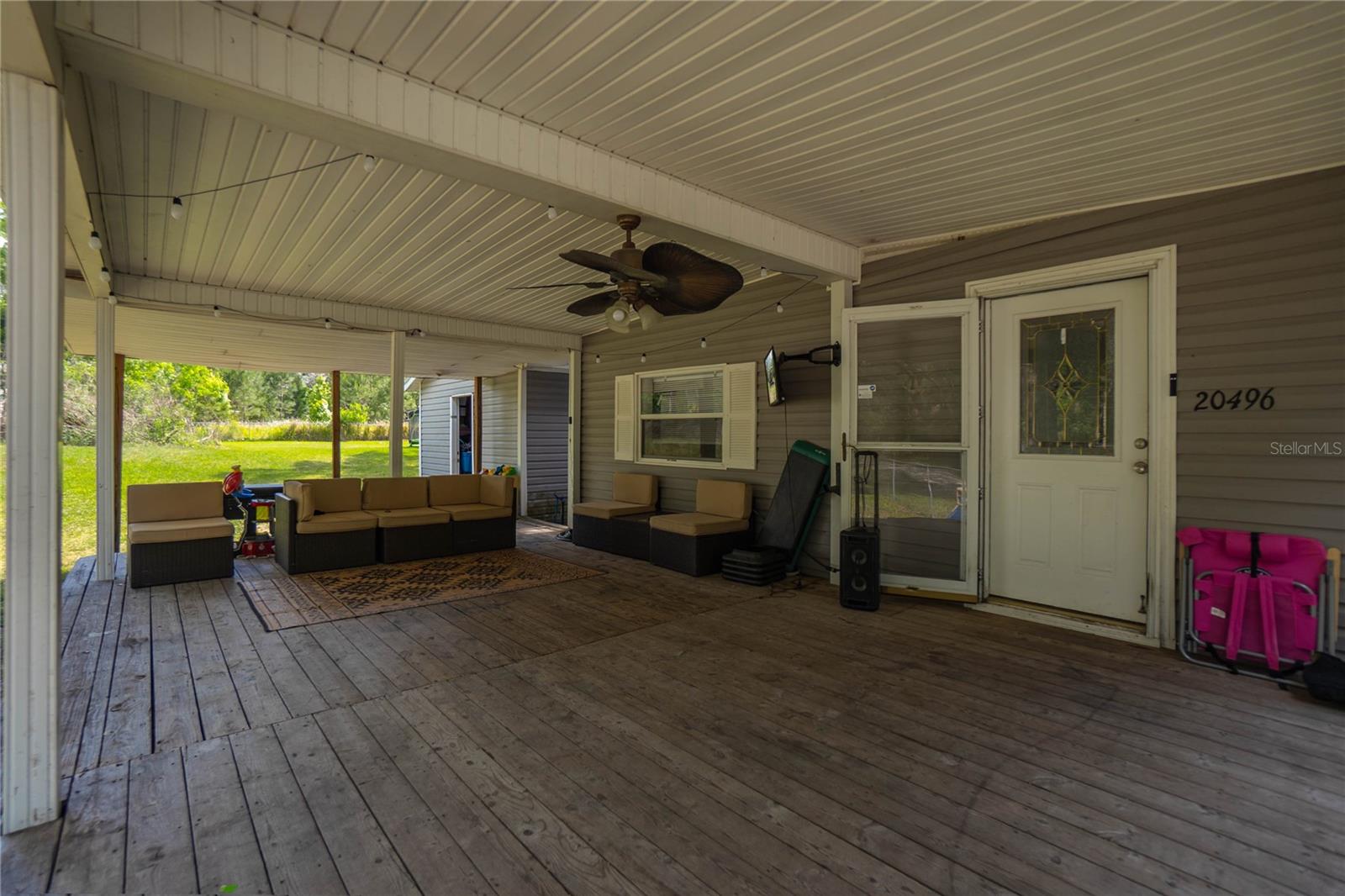 Listing photo id 16 for 20496 Edwards Avenue