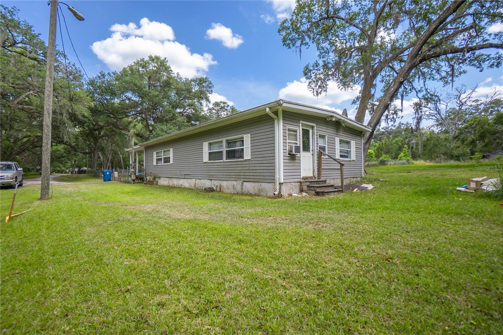 Listing photo id 17 for 20496 Edwards Avenue