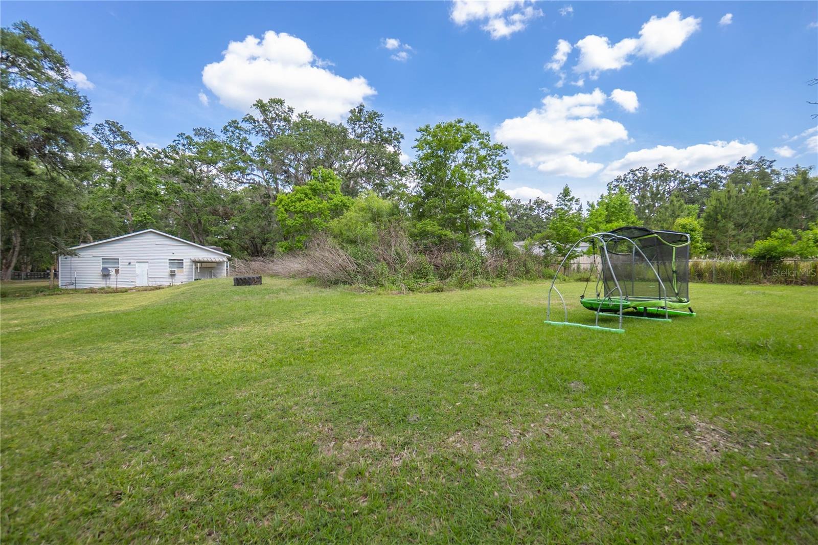 Listing photo id 19 for 20496 Edwards Avenue