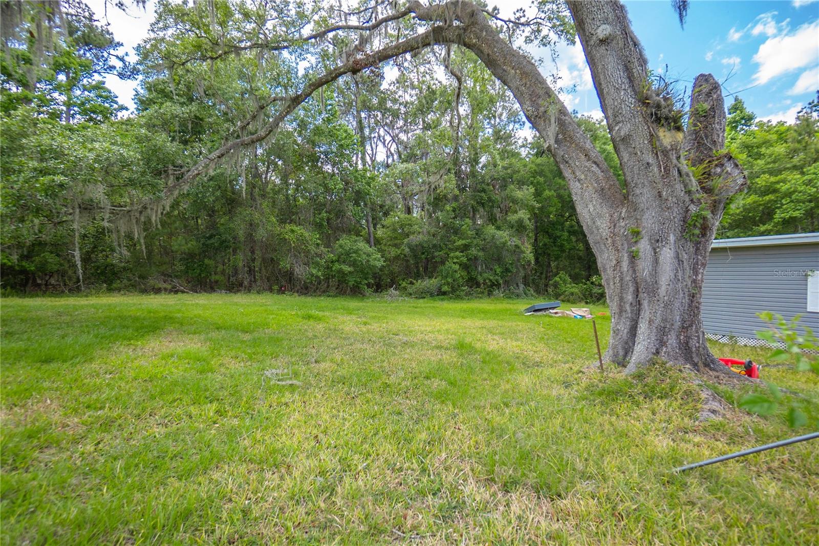 Listing photo id 20 for 20496 Edwards Avenue