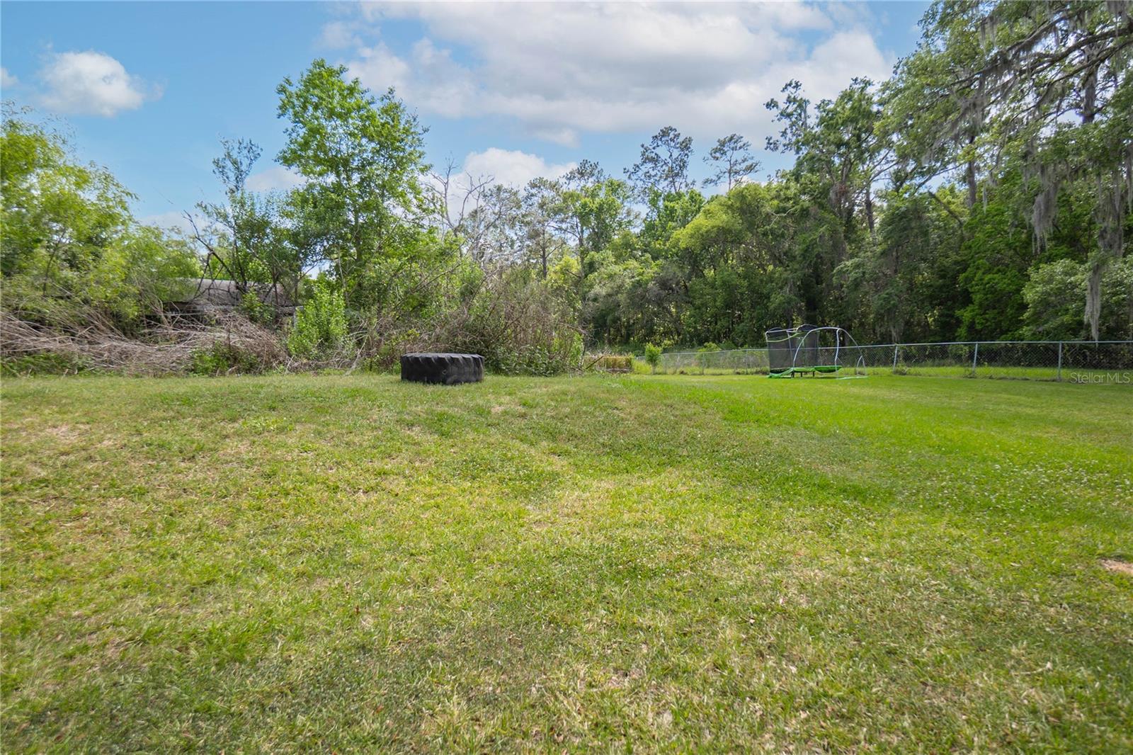 Listing photo id 21 for 20496 Edwards Avenue