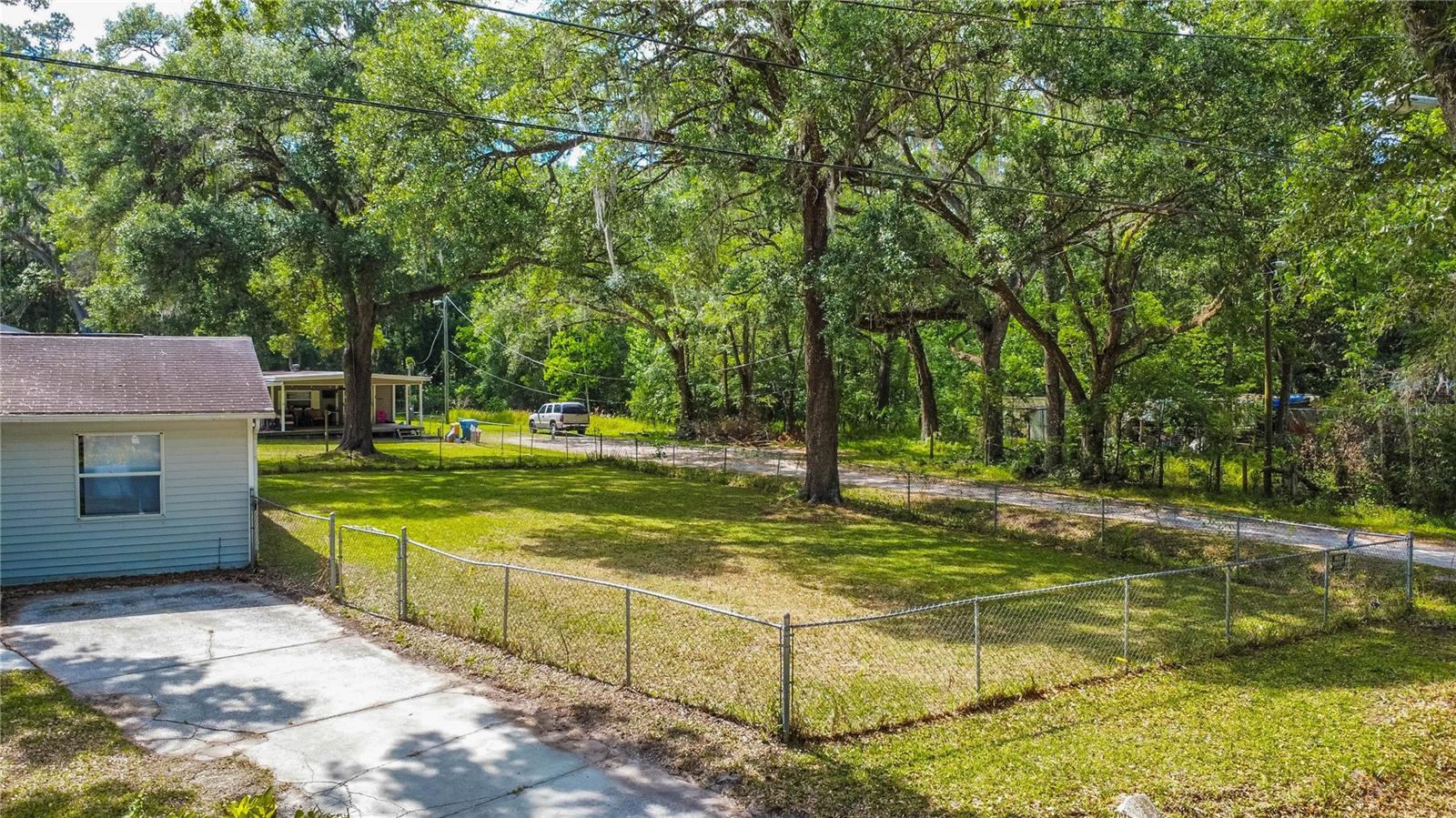 Listing photo id 23 for 20496 Edwards Avenue