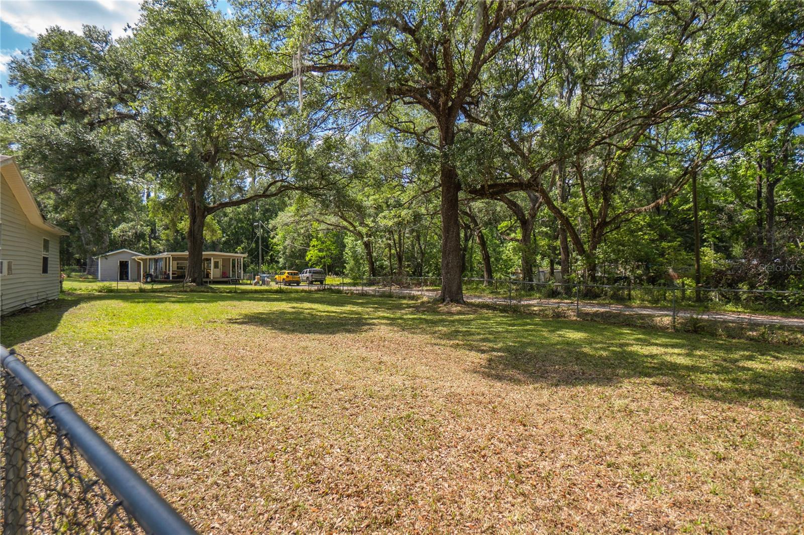 Listing photo id 2 for 20496 Edwards Avenue