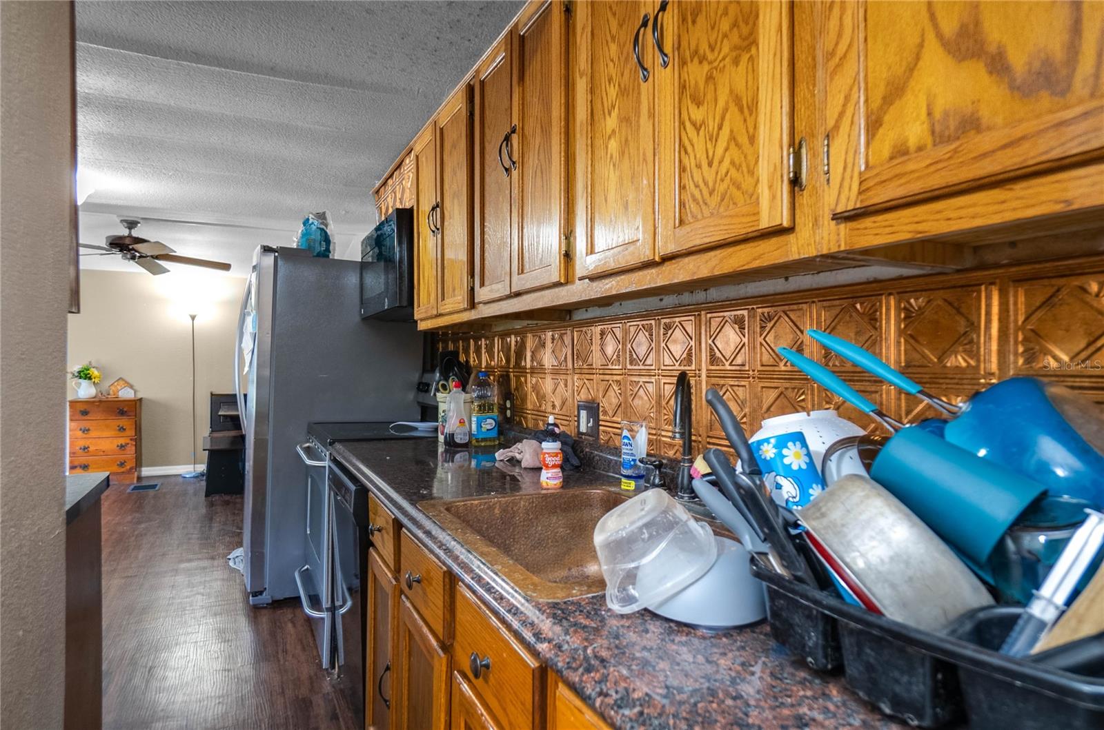Listing photo id 7 for 20496 Edwards Avenue