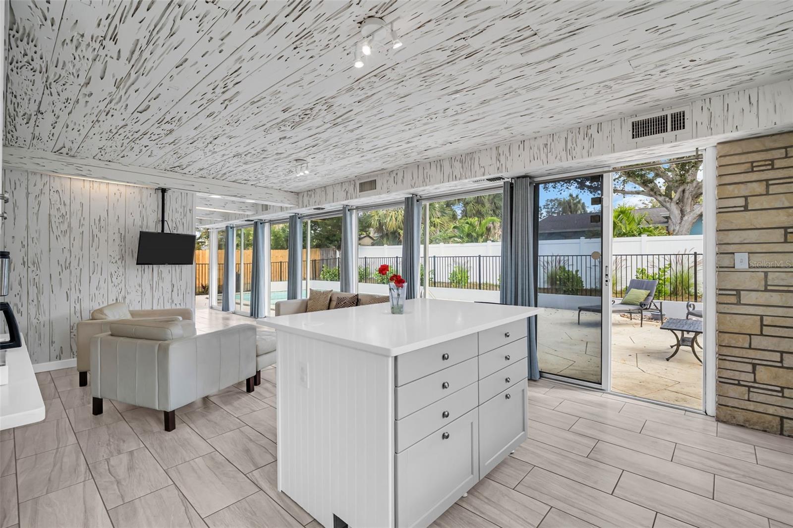 Image 18 of 49 For 307 Orangewood Lane