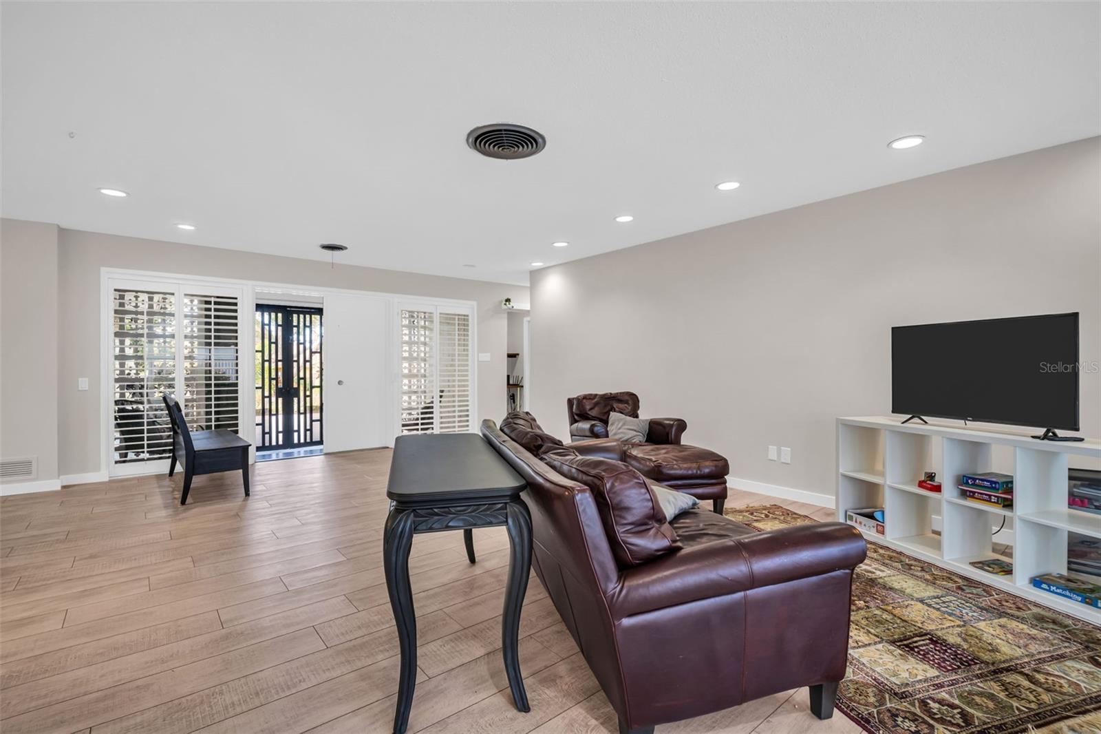 Image 8 of 49 For 307 Orangewood Lane