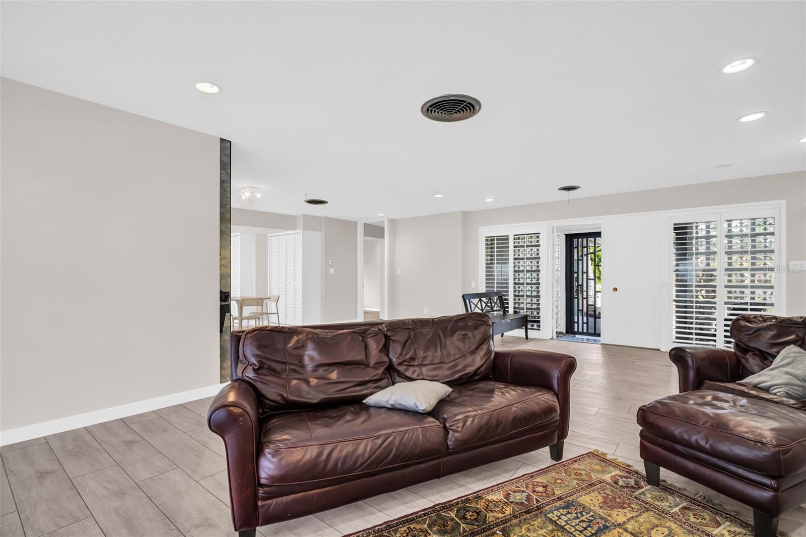 Image 9 of 49 For 307 Orangewood Lane