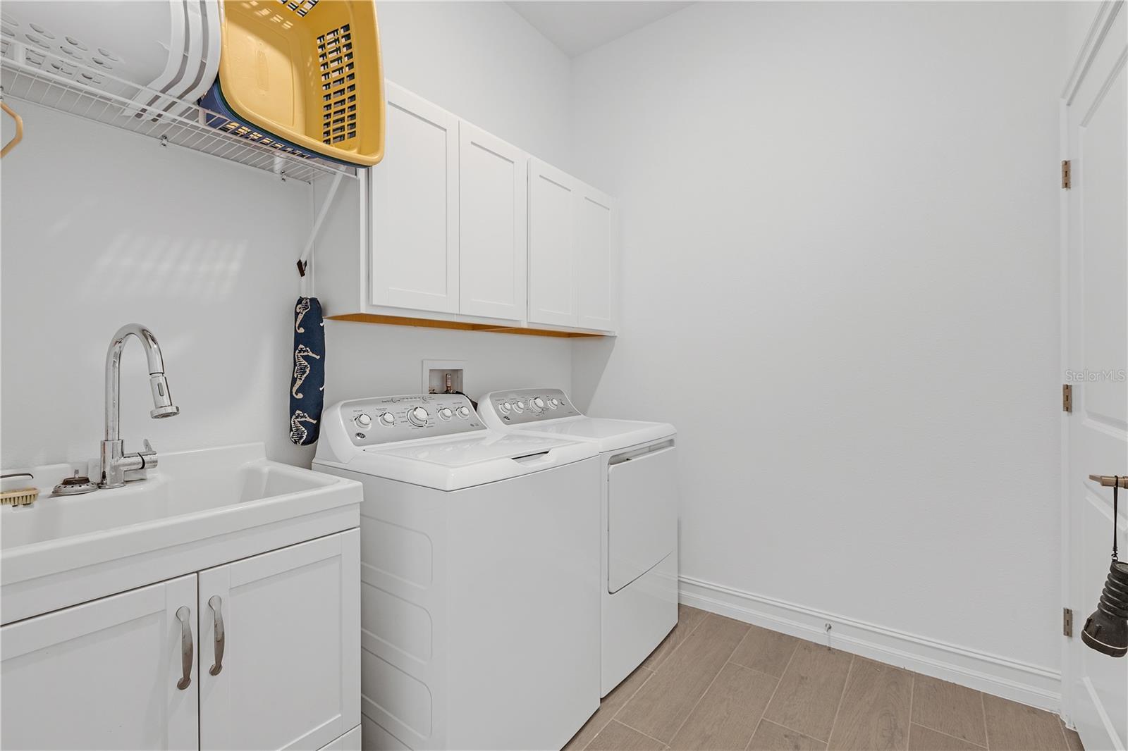 Listing photo id 11 for 12572 Bergstrom Bay Drive
