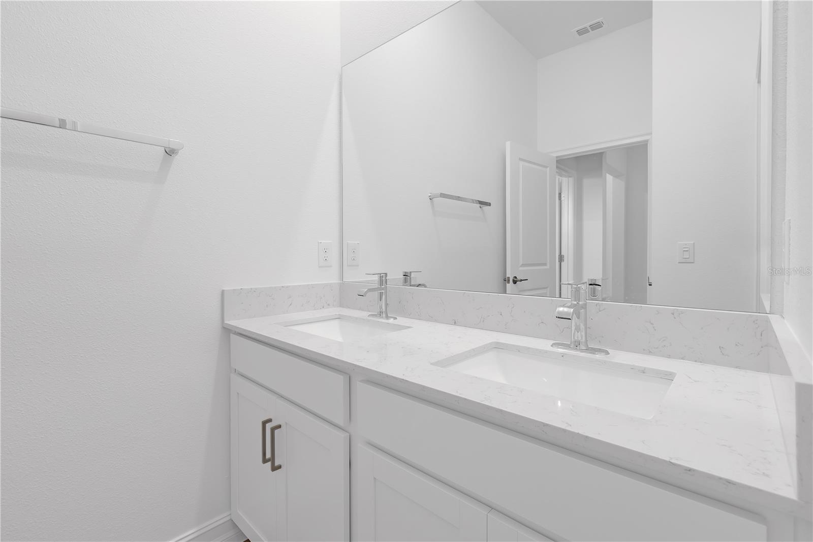 Listing photo id 7 for 12572 Bergstrom Bay Drive