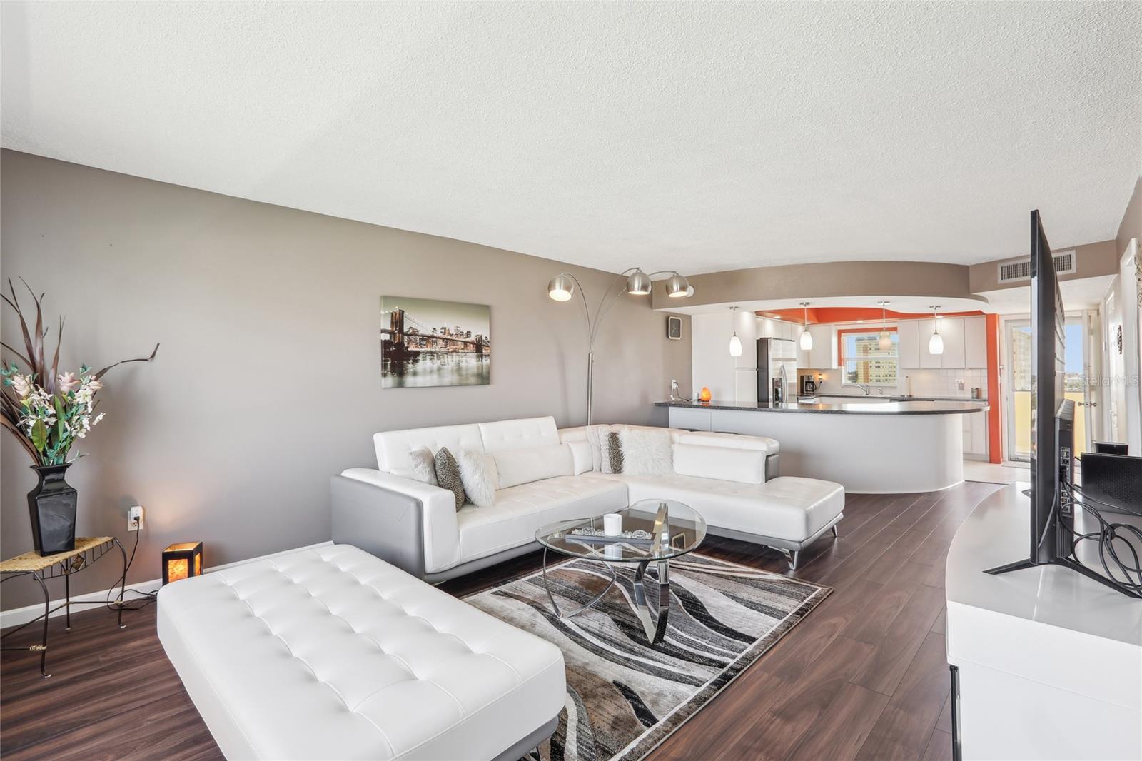 Image 2 of 19 For 4725 Cove Circle 604