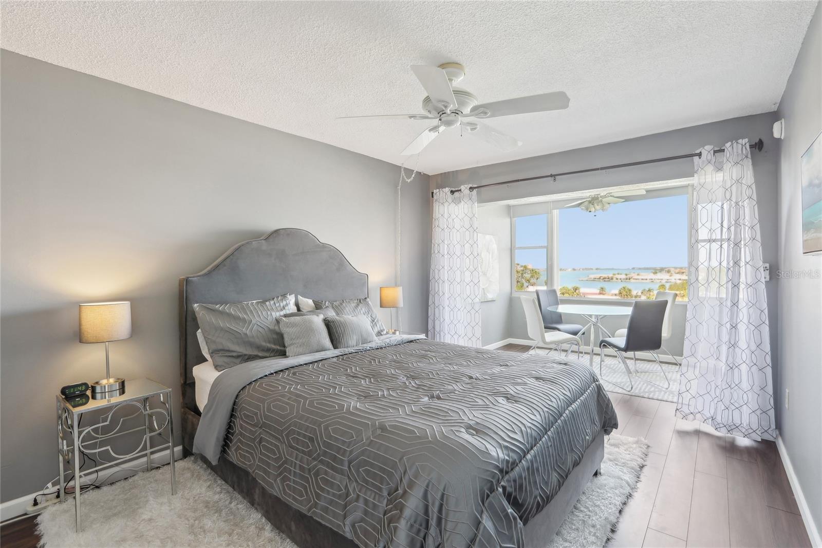 Image 5 of 19 For 4725 Cove Circle 604