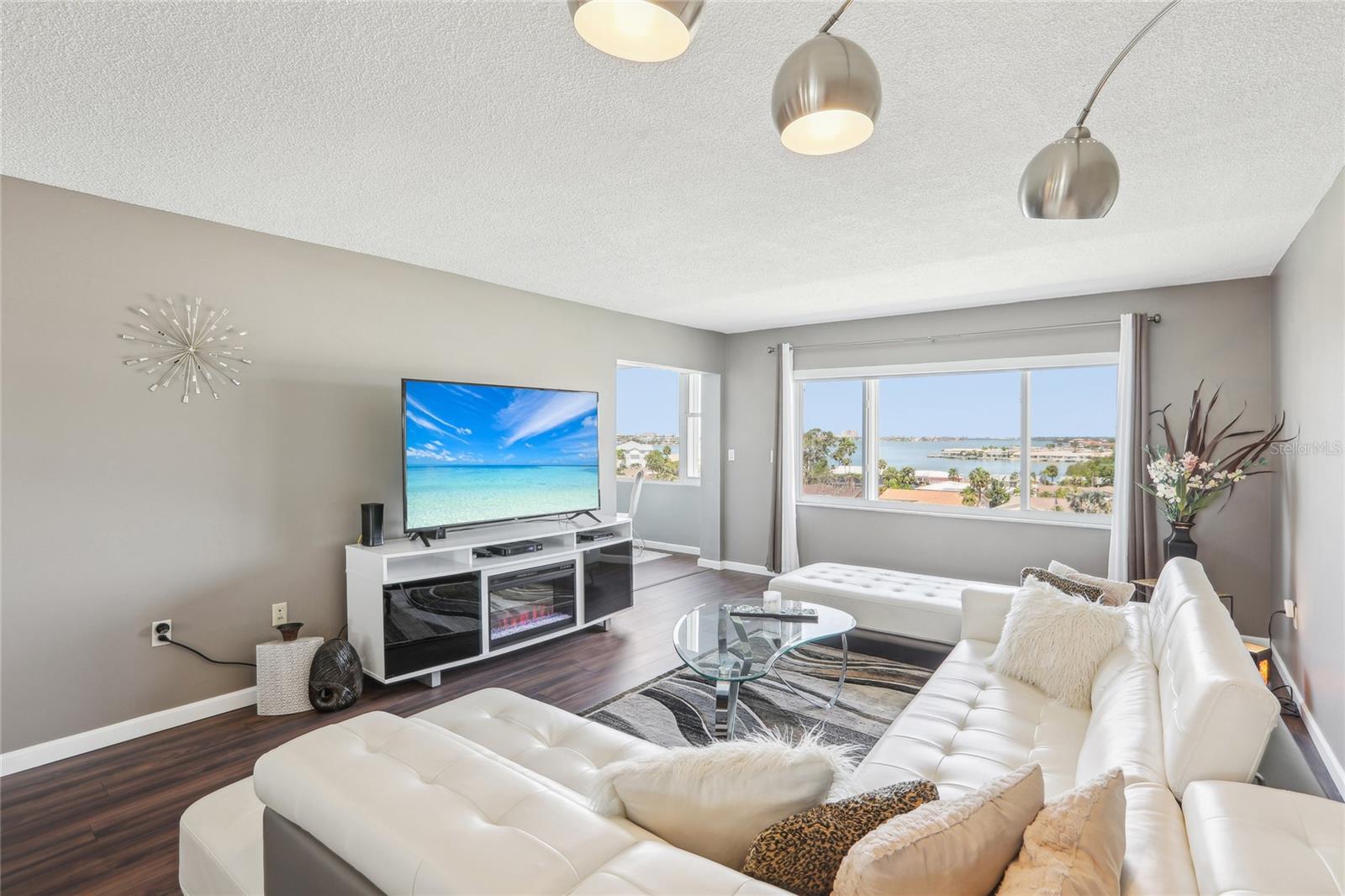 Image 8 of 19 For 4725 Cove Circle 604