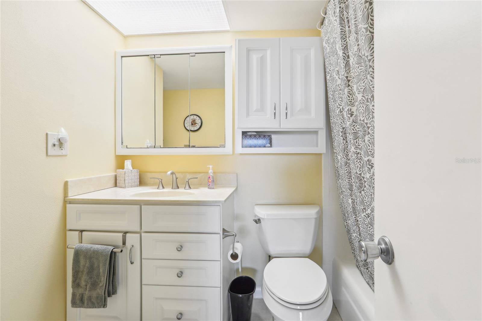 Image 9 of 19 For 4725 Cove Circle 604