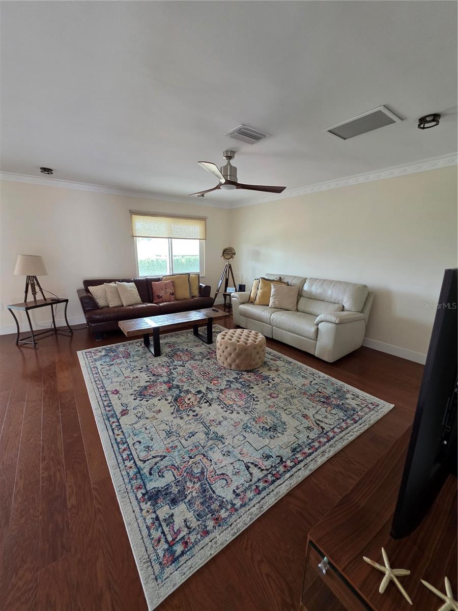 Image 3 of 41 For 2310 Medford Lane