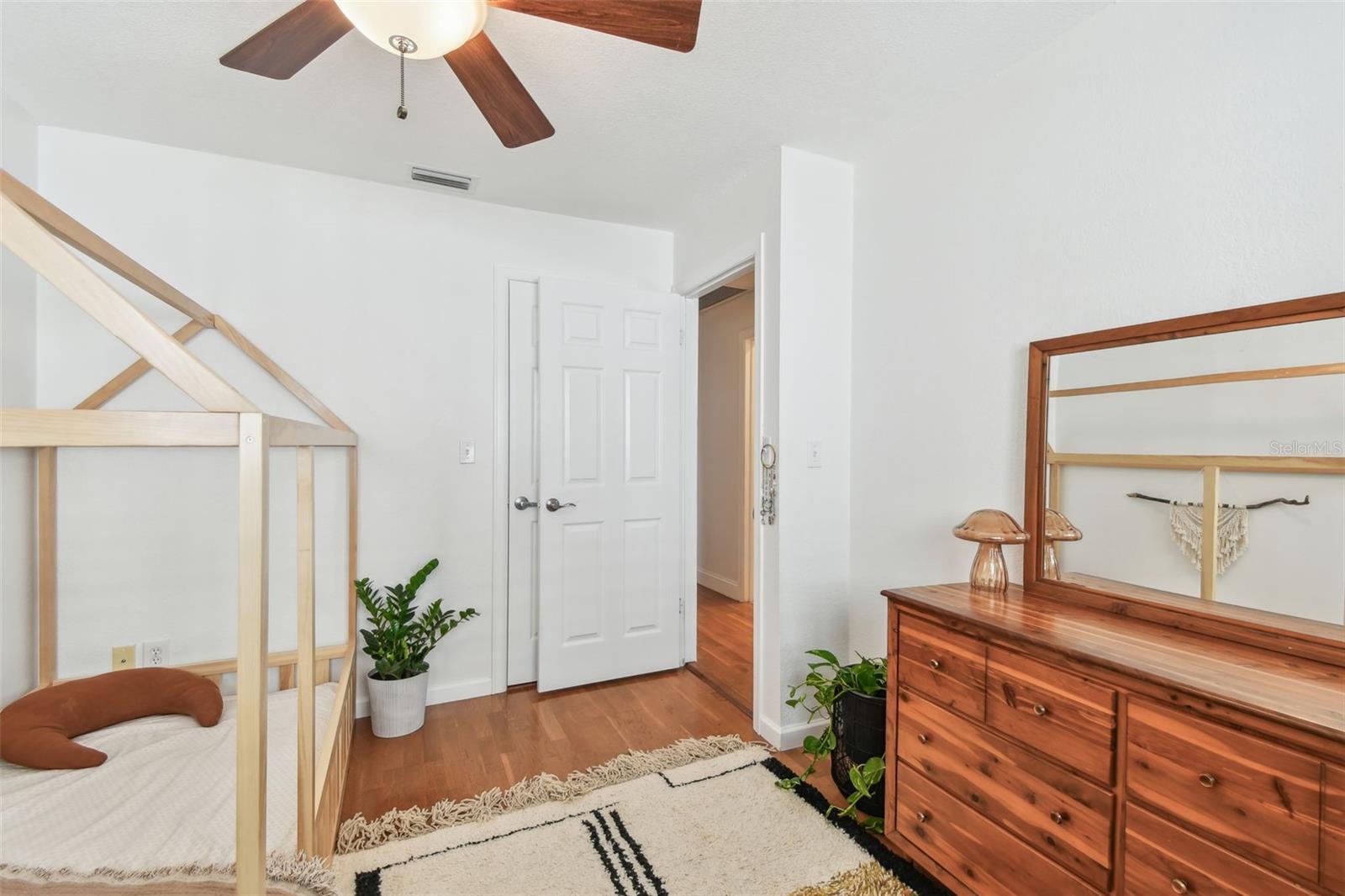 Image 22 of 77 For 1735 Maryland Avenue Ne