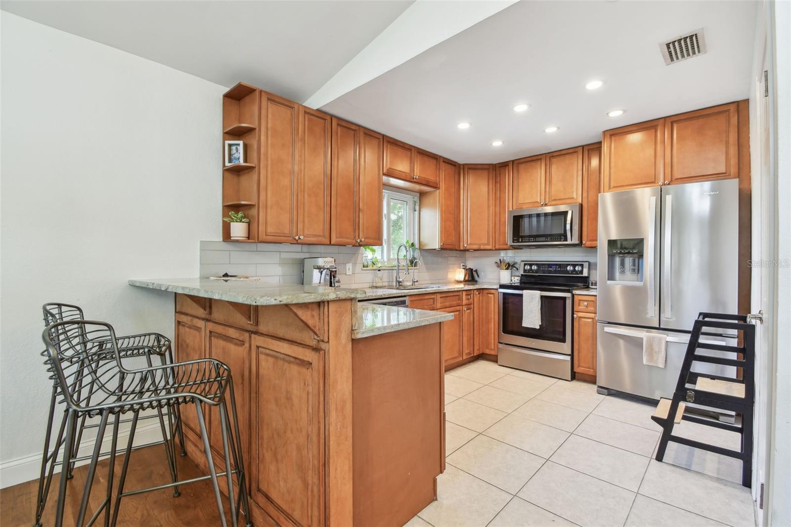 Image 45 of 77 For 1735 Maryland Avenue Ne