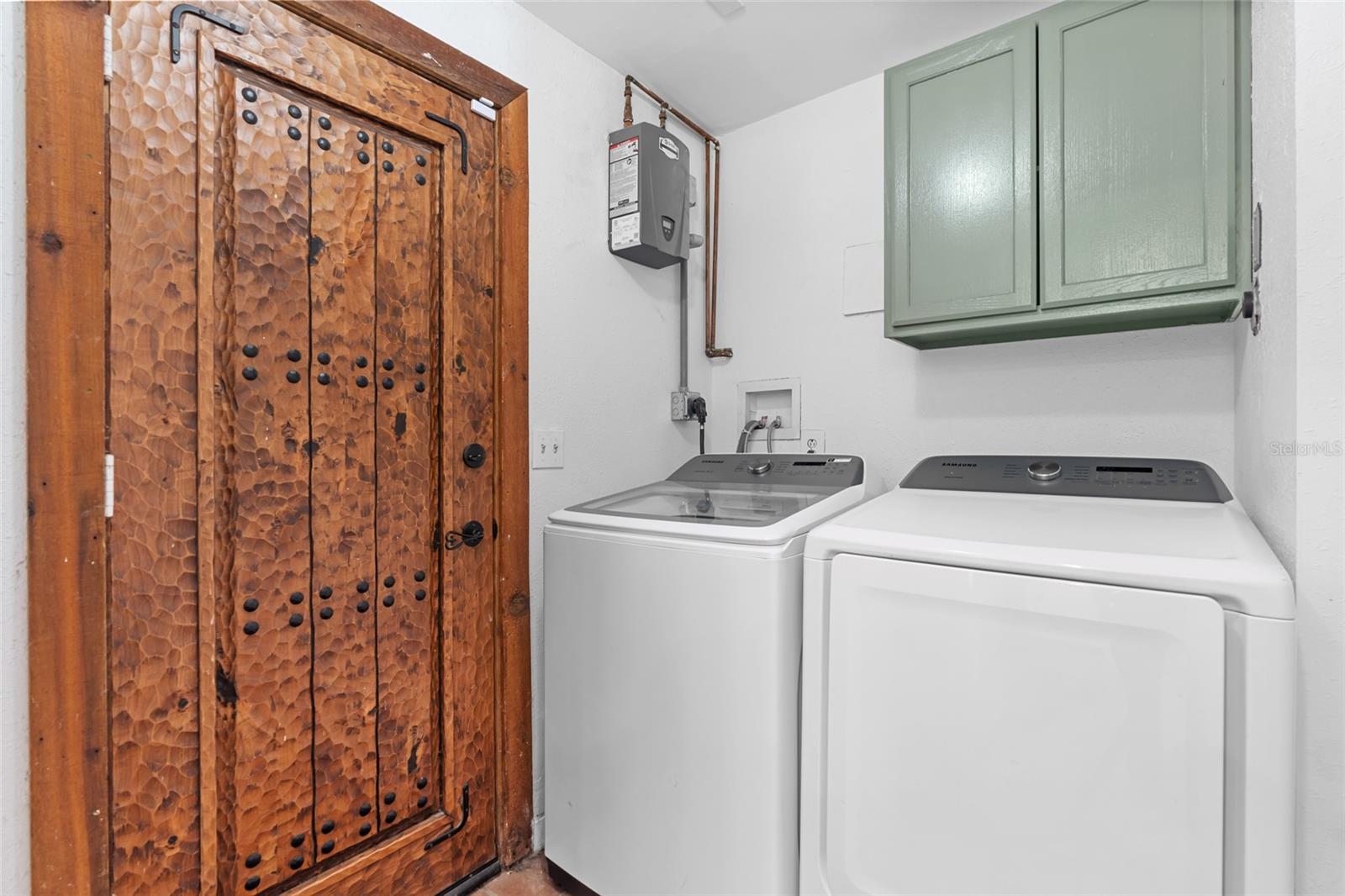 Image 14 of 49 For 18816 Carr Dr
