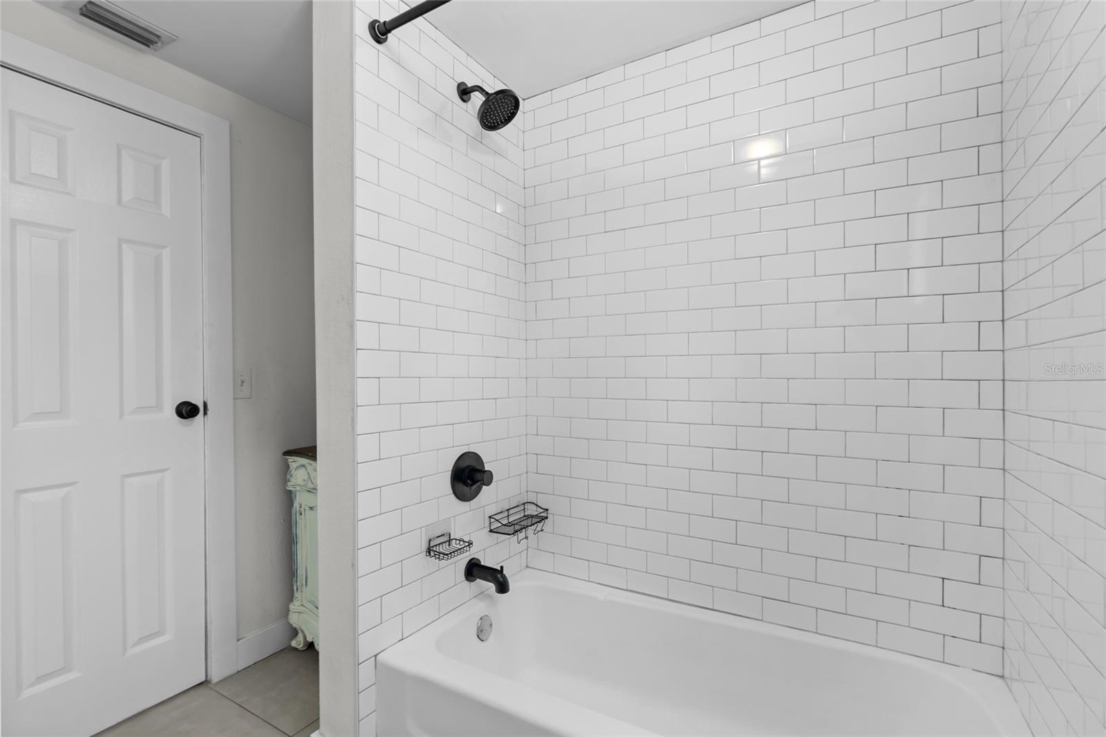 Image 20 of 49 For 18816 Carr Dr