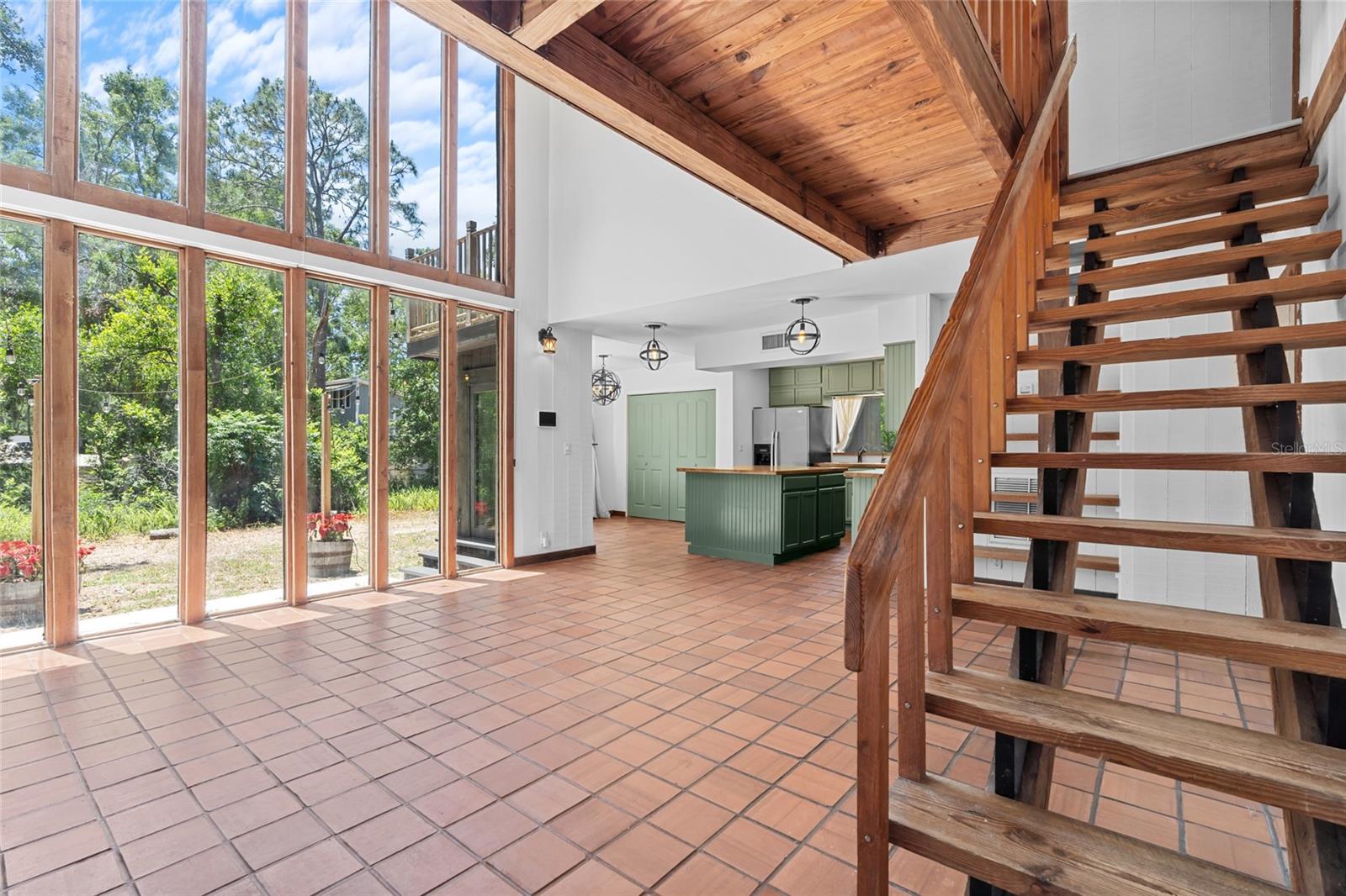 Image 22 of 49 For 18816 Carr Dr