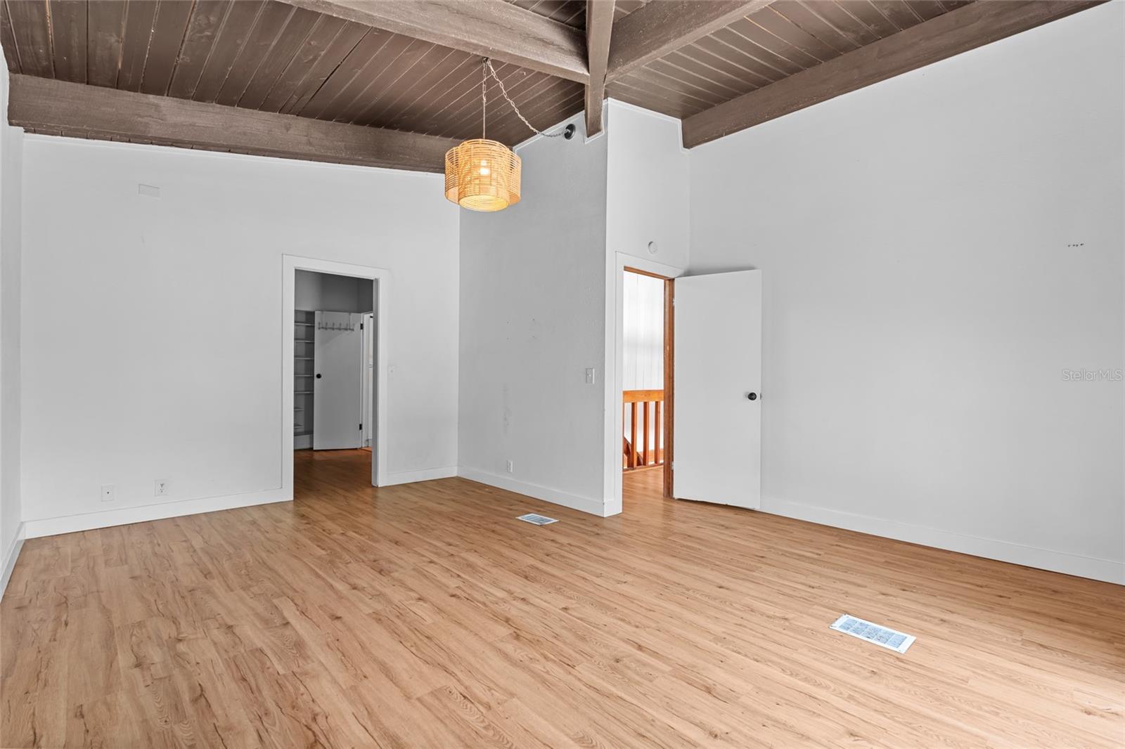 Image 30 of 49 For 18816 Carr Dr