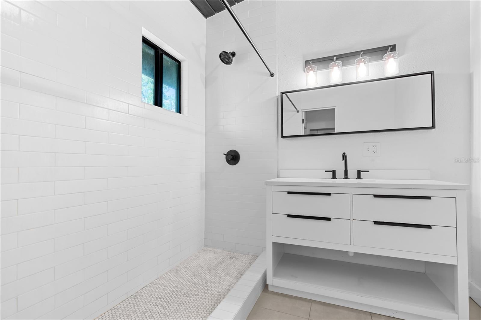 Image 32 of 49 For 18816 Carr Dr